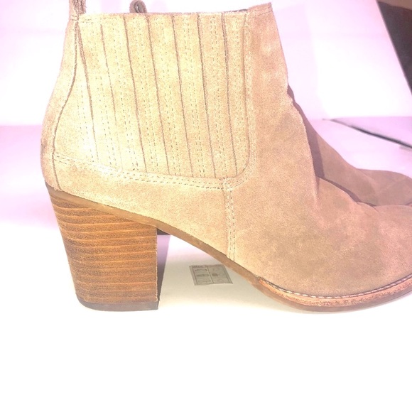 Dolce Vita Tan Suede,  Pull-on Bootie 8 1/2 - Picture 3 of 15